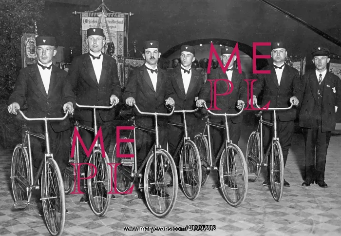 : The cycling club Blitz, 1929 : The cycling club Blitz, 1929