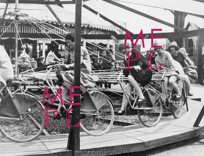 : CYCLING MERRY-GO-ROUND : CYCLING MERRY-GO-ROUND