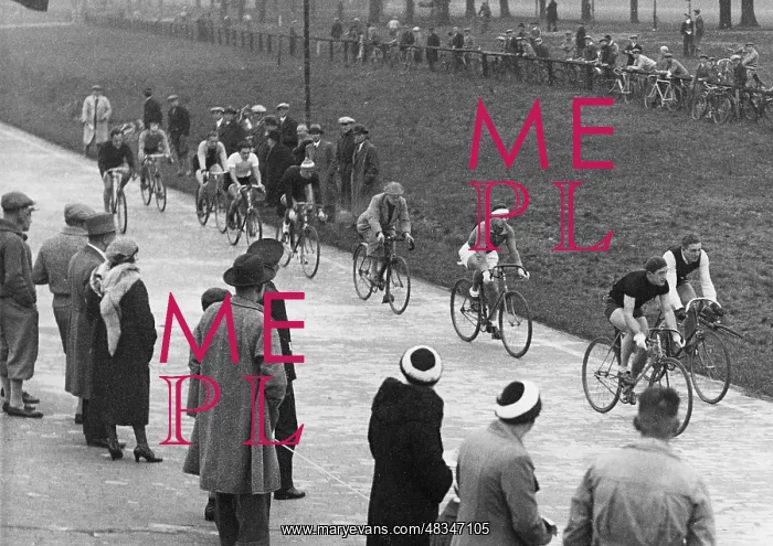 : Cycling race, 1932 : Cycling race, 1932