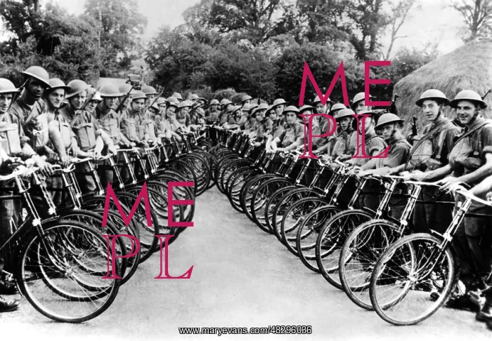 : Cyclist column to repel a German invasion of Great Britain : Cyclist column to repel a German invasion of Great Britain