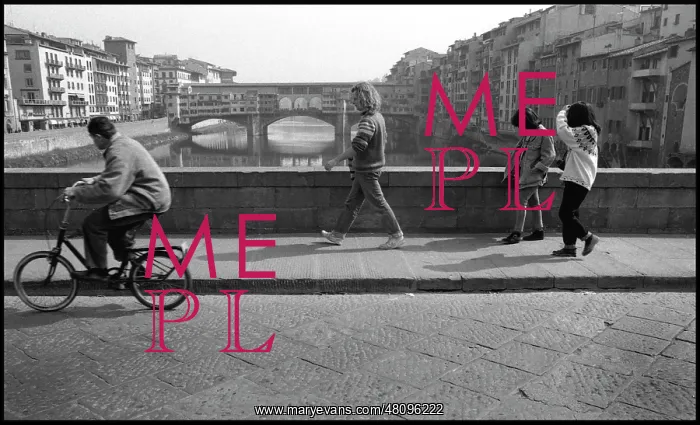  : Cyclist, pedestrians, view of Ponte Vecchio, Florence, Italy