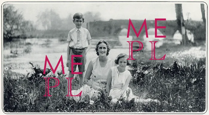 : Cynthia Mosley and children : Cynthia Mosley and children