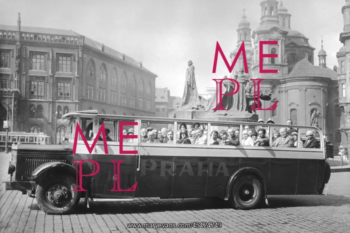 : Czechoslovakia 1931, sightseeing bus at Pragues : Czechoslovakia 1931, sightseeing bus at Pragues