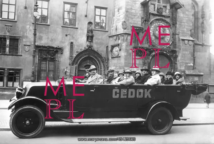 : Czechoslovakia 1931, sightseeing bus at Pragues : Czechoslovakia 1931, sightseeing bus at Pragues