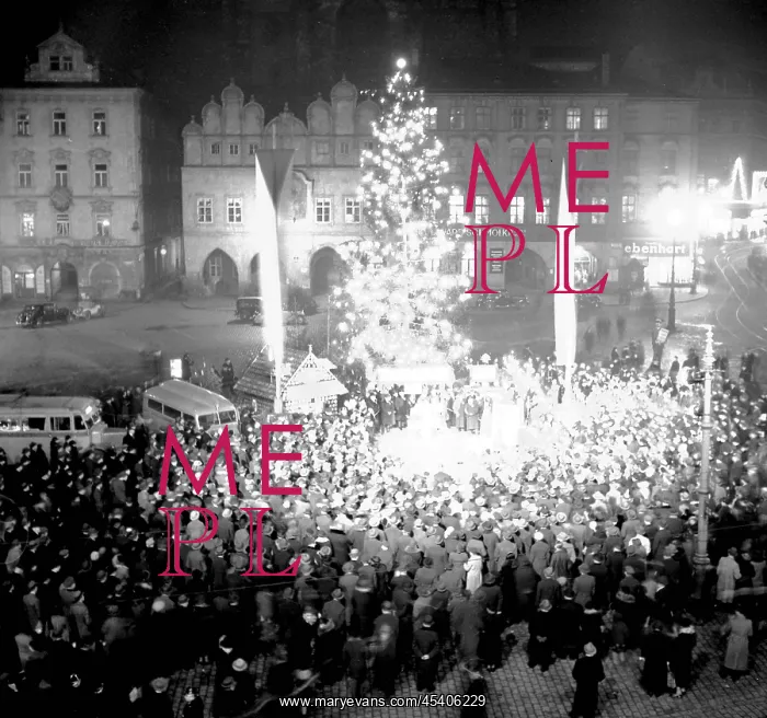 : Czechoslovakia 1936, Christmas tree at Old : Czechoslovakia 1936, Christmas tree at Old