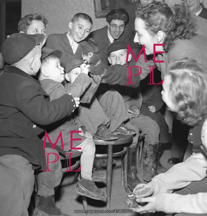 : Czechoslovakia 1950 - propagnada - happiness : Czechoslovakia 1950 - propagnada - happiness
