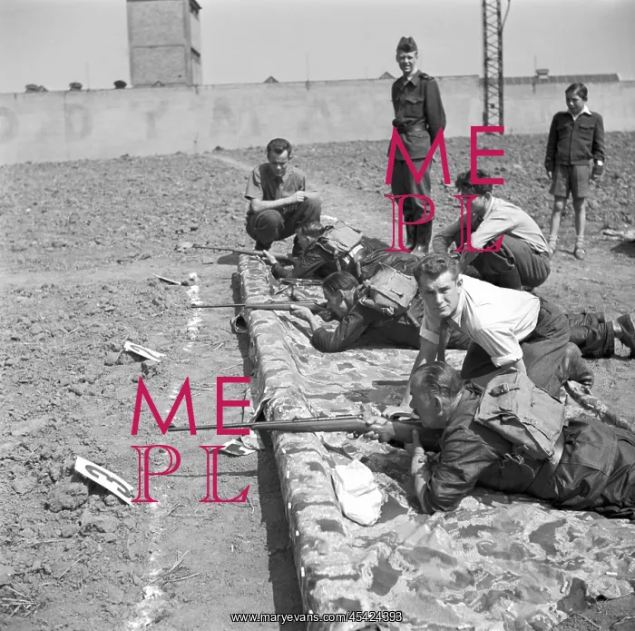  : Czechoslovakia 1953, men competing in shooting