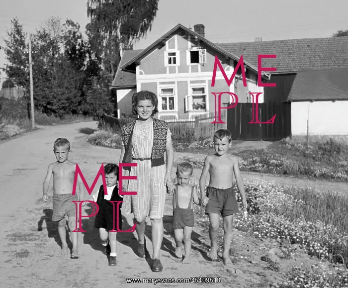: Czechoslovakia - Dobronin 1950. While Socialist : Czechoslovakia - Dobronin 1950. While Socialist