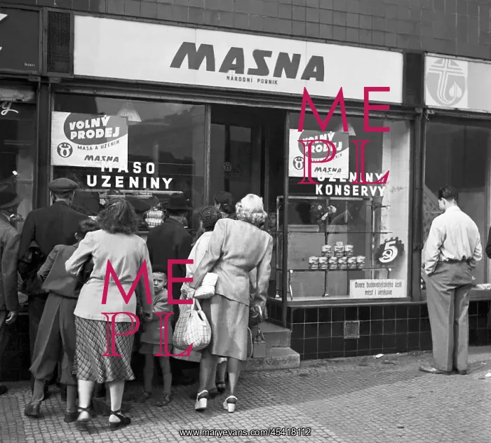 : Czechoslovakia - Prague 1949. People view the : Czechoslovakia - Prague 1949. People view the