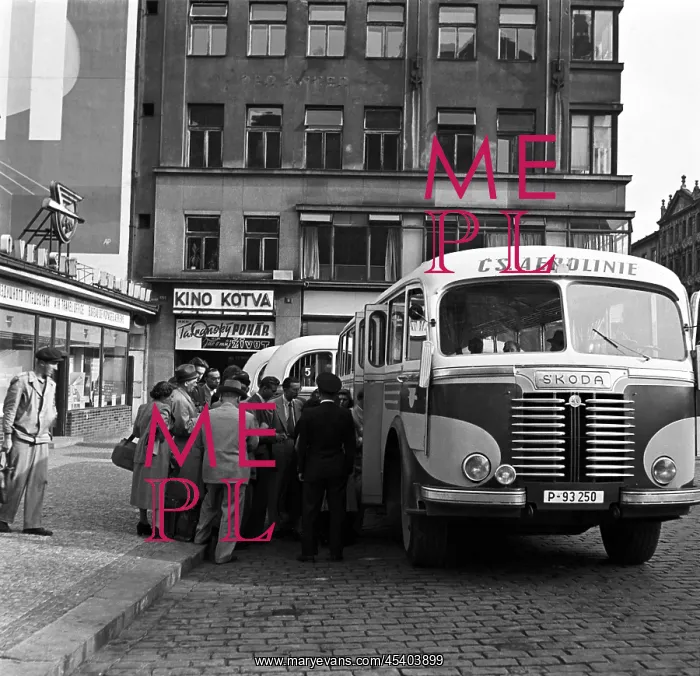 : Czechoslovakia - Prague 1950. Passengers board : Czechoslovakia - Prague 1950. Passengers board