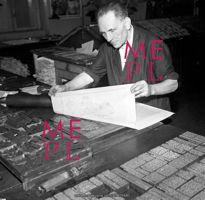 : Czechoslovakia - Prague 1950. Printing press being : Czechoslovakia - Prague 1950. Printing press being