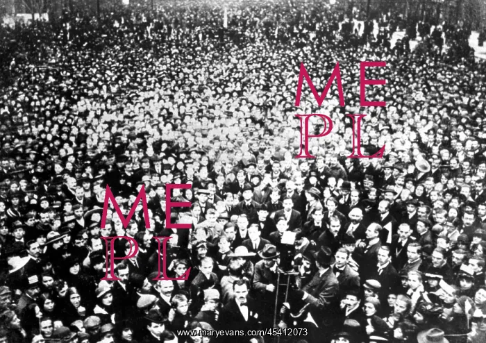 : Czechoslovakia, Prague crowds celebrate independece : Czechoslovakia, Prague crowds celebrate independece