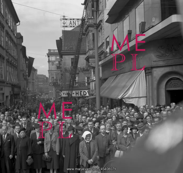 : Czechoslovakia - September 1937, Prague citizens : Czechoslovakia - September 1937, Prague citizens