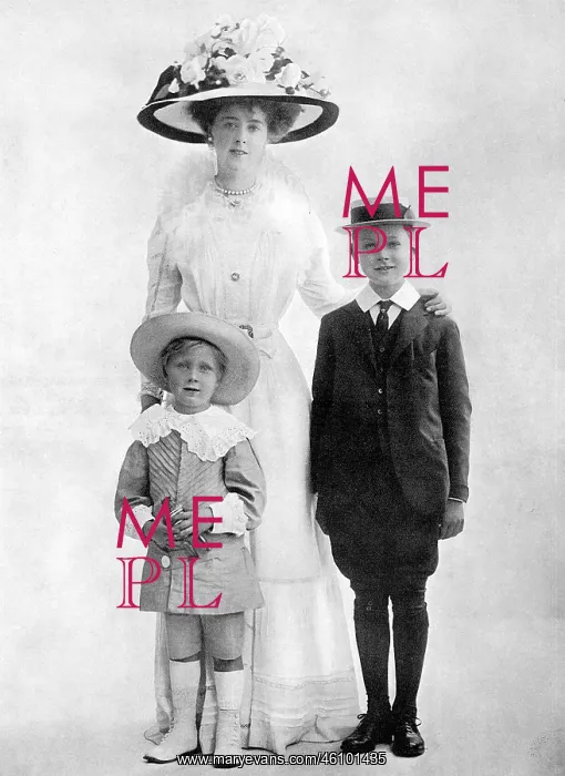 : Daisy, Princess of Pless and her sons : Daisy, Princess of Pless and her sons