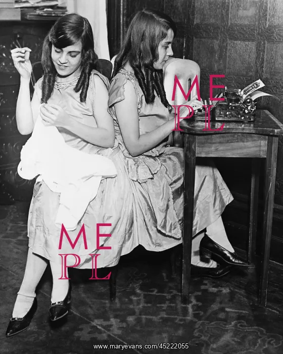 : Daisy and Violet Hilton (1908-1969), British ? : Daisy and Violet Hilton (1908-1969), British ?