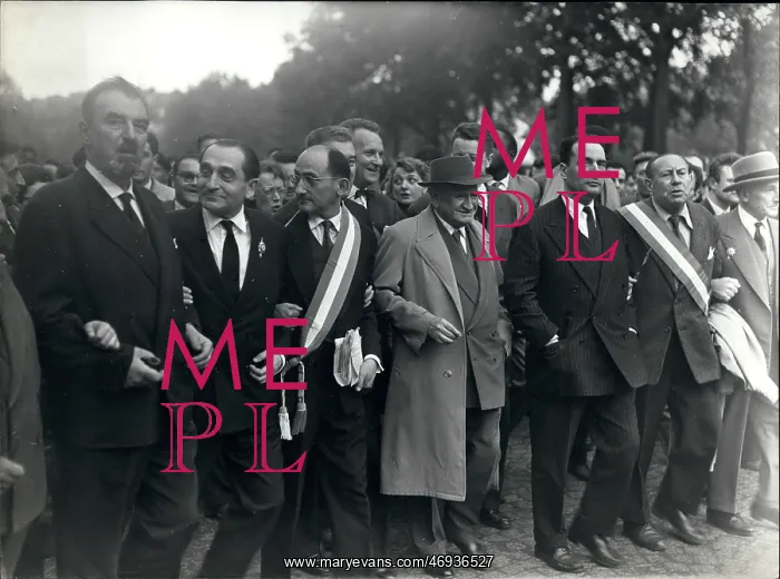 : Daladier, Mendes-France and Mitterrand at a demonstration : Daladier, Mendes-France and Mitterrand at a demonstration