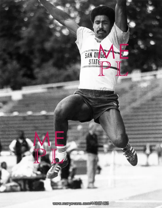: DALEY THOMPSON MID-AIR : DALEY THOMPSON MID-AIR