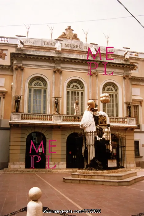  : DALI MUSEUM ENTRANCE