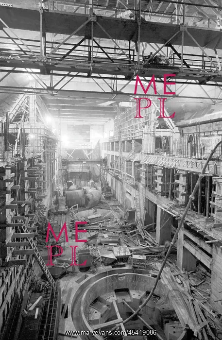 : Dam - electricity producing turbine - preparation : Dam - electricity producing turbine - preparation