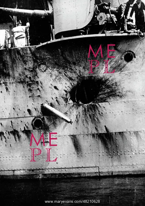 : Damaged British cruiser Chester, 1916 : Damaged British cruiser Chester, 1916