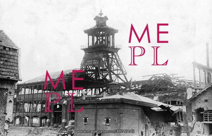 : Damaged building in Lens, 1917 : Damaged building in Lens, 1917