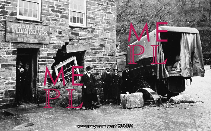 : Damaged building and van, Bridge Inn : Damaged building and van, Bridge Inn