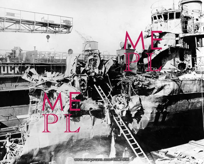 : Damaged deck of German torpedo boat V-1, 1916 : Damaged deck of German torpedo boat V-1, 1916