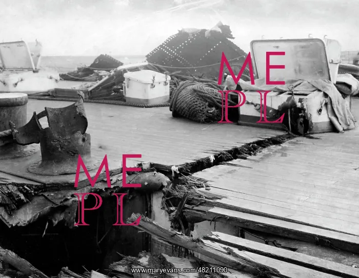 : Damaged deck of the SMS Derfflinger, 1916 : Damaged deck of the SMS Derfflinger, 1916
