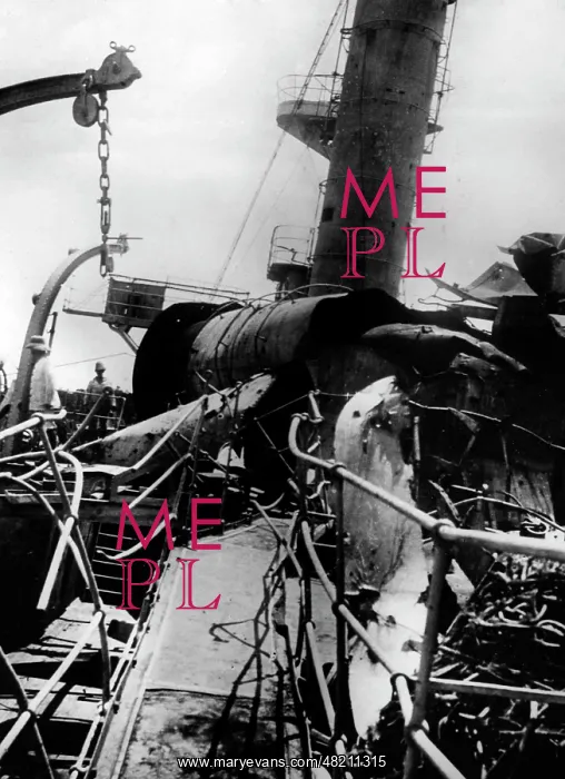 : Damaged SMS Koenigsberg, 1915 : Damaged SMS Koenigsberg, 1915
