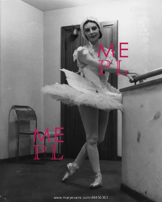 : DAME ALICIA MARKOVA : DAME ALICIA MARKOVA