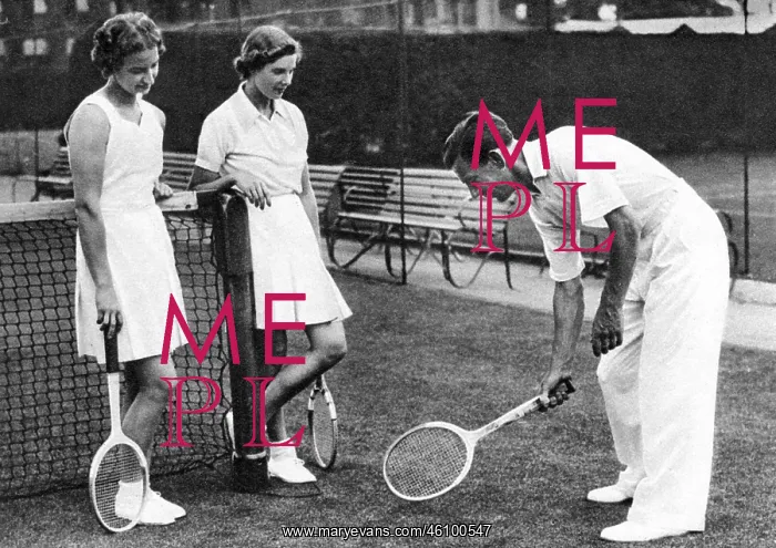: Dan Maskell coaching Kay Stammers & Mary Hardwick : Dan Maskell coaching Kay Stammers & Mary Hardwick