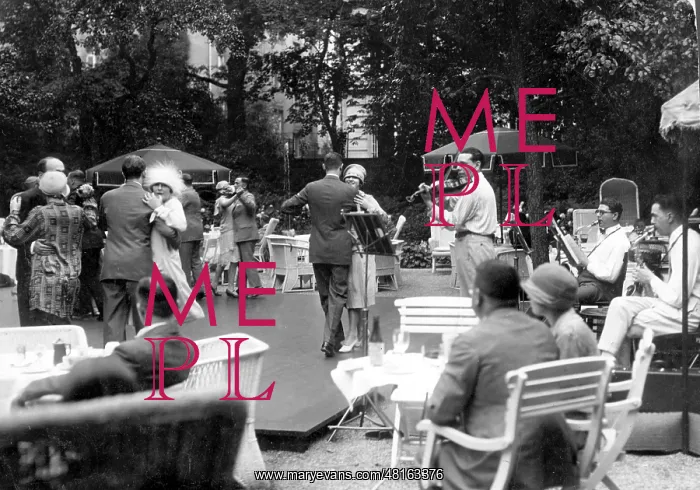 : Dance in the garden of the Hotel Esplanade in Berlin, 1928 : Dance in the garden of the Hotel Esplanade in Berlin, 1928