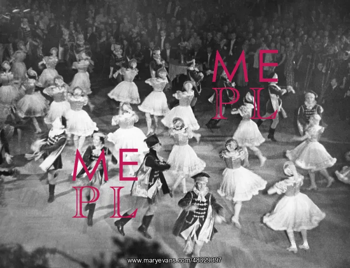 : Dance performance at the Filmball in 1937 : Dance performance at the Filmball in 1937
