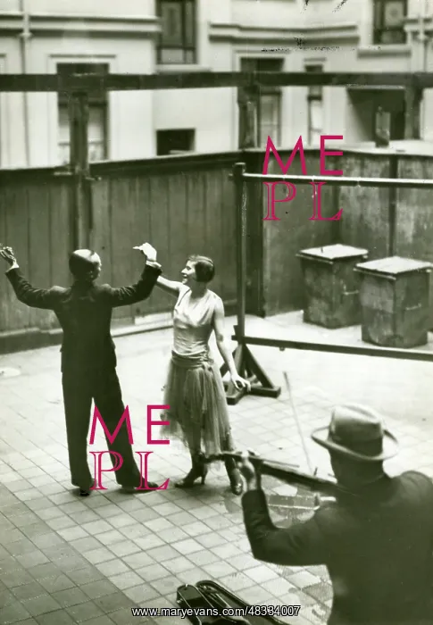 : Dancing couple in a Berlin backyard, 1932 : Dancing couple in a Berlin backyard, 1932