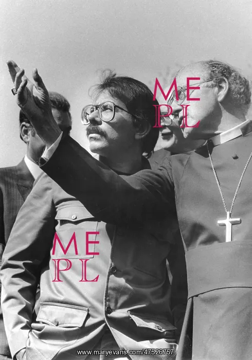 : Daniel Ortega with Archbishop Robert Runcie : Daniel Ortega with Archbishop Robert Runcie