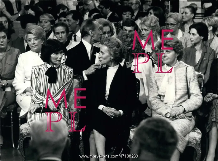 : Danielle Mitterrand, Bernadette Chirac, Mme Mauroy : Danielle Mitterrand, Bernadette Chirac, Mme Mauroy