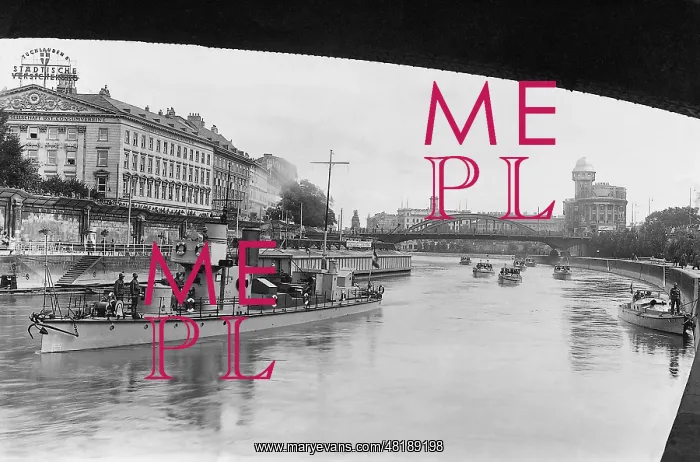 : Danube Canal in Vienna : Danube Canal in Vienna