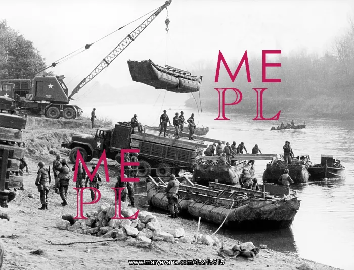 : Danube crossing of US army during manoeuvre : Danube crossing of US army during manoeuvre