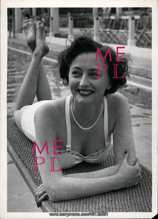 : Daphne Arthur, actress, relaxing at swimming pool : Daphne Arthur, actress, relaxing at swimming pool