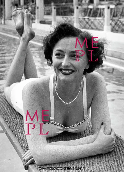 : Daphne Arthur, actress, relaxing at swimming pool : Daphne Arthur, actress, relaxing at swimming pool