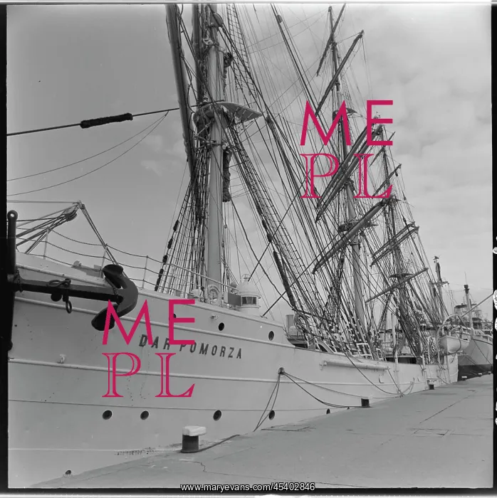  : Dar Pomorza - sailing ship
