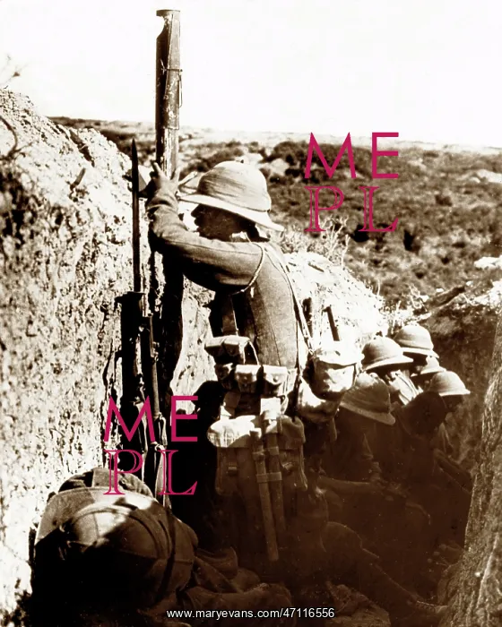 : Dardanelles British Soldiers using periscope in trench, WW1 : Dardanelles British Soldiers using periscope in trench, WW1