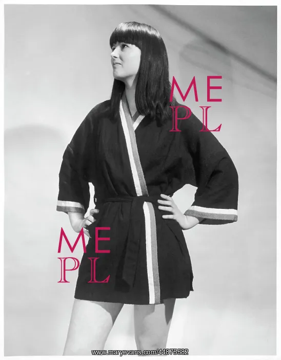  : DARK BEACH ROBE 1960S