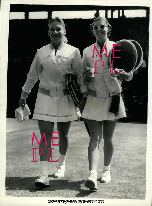 : Darlene Hard and Dorothy Knode at Wimbledon : Darlene Hard and Dorothy Knode at Wimbledon