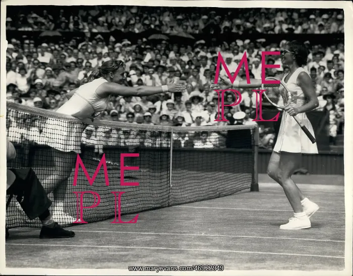 : Darlene Hard and Dorothy Knode at Wimbledon : Darlene Hard and Dorothy Knode at Wimbledon