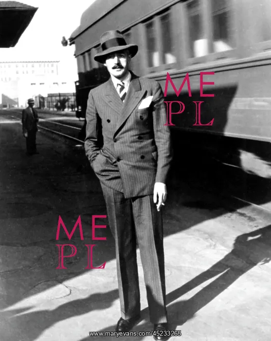 : Dashiell Hammett on his arrival in Hollywood ? : Dashiell Hammett on his arrival in Hollywood ?