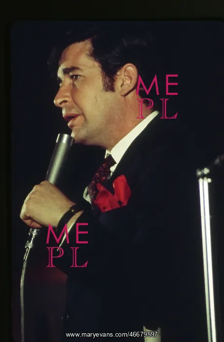 : Dave Allen, Irish comedian : Dave Allen, Irish comedian