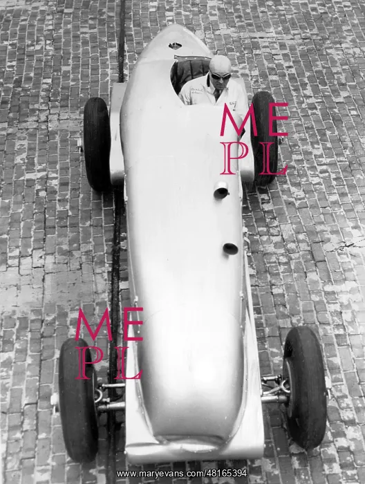 : Dave Evans in a racing car, 1935 : Dave Evans in a racing car, 1935