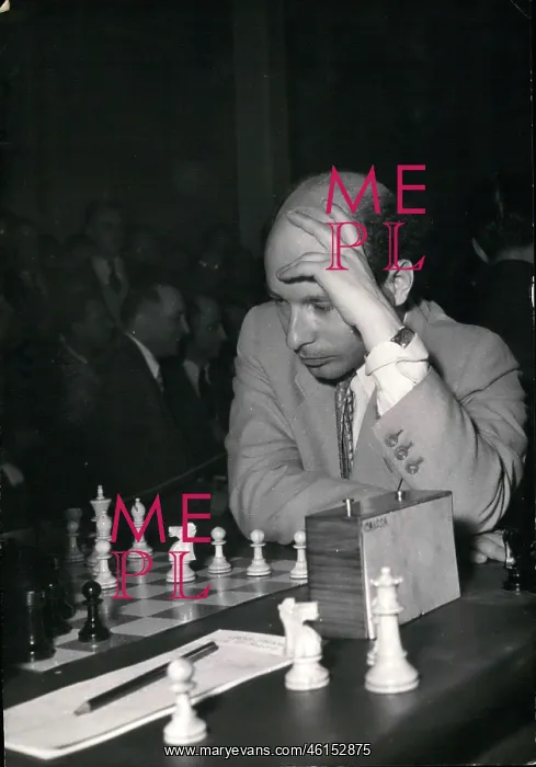 : David Bronstein at chess match in Paris : David Bronstein at chess match in Paris