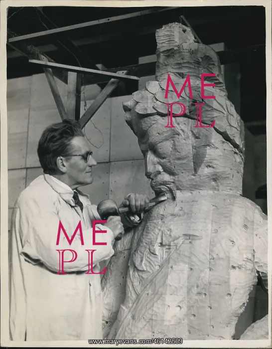 : David Evans, sculptor, working on Gog sculpture : David Evans, sculptor, working on Gog sculpture